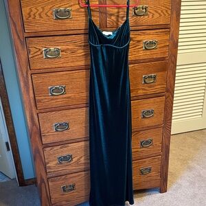 Elegant Green Velvet Maxi Dress